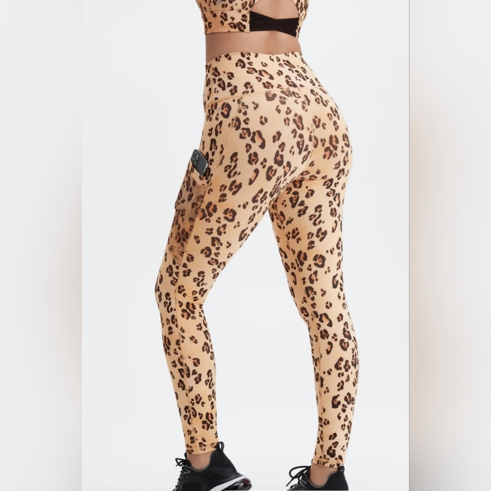 Fabletics On-The-Go Legging - Picture 2 of 4